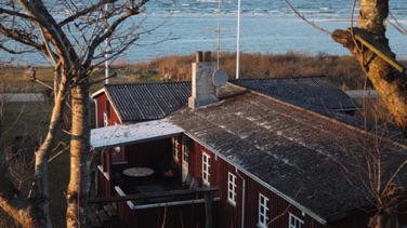 STRANDVEJEN 26 - LYSTRUP STRAND, Amerikanerhuset. Set fra Stien.jpg